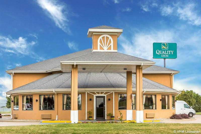 Quality Inn Morton At I-74 Exterior photo